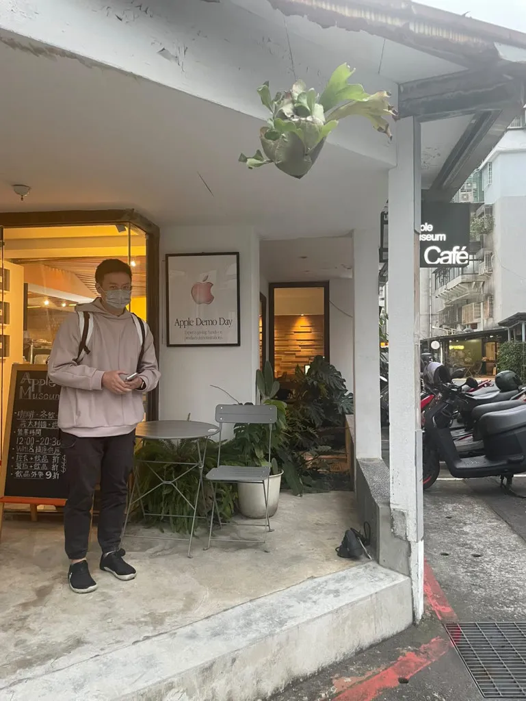 Wedge at an Apple Museum café in Taiwan